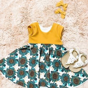Small shop From Bow to Bum baby clothes!